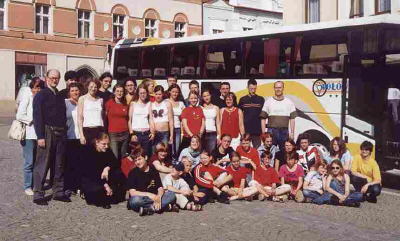 Chorreise Sommer 
2002: Rumnien - Chor vor der Abfahrt