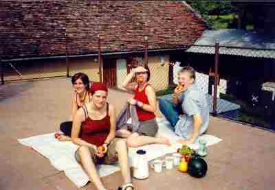 Chorreise 
Sommer 2002: Rumnien - auf einer Terrasse in Michelsberg